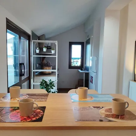 Rita's Apt&rooms アパート